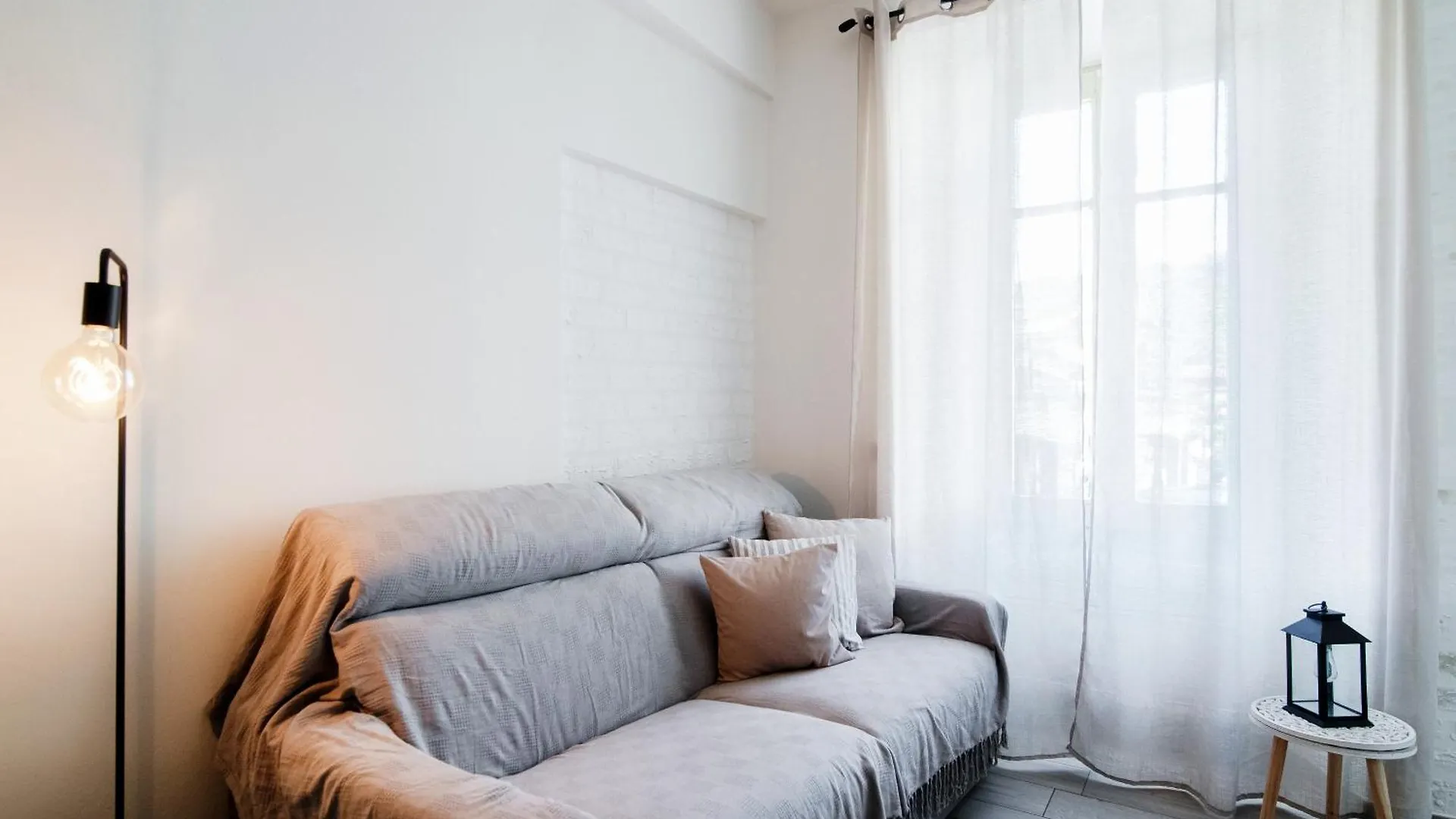 S&O Apartment - By Myhomeincomo  Como