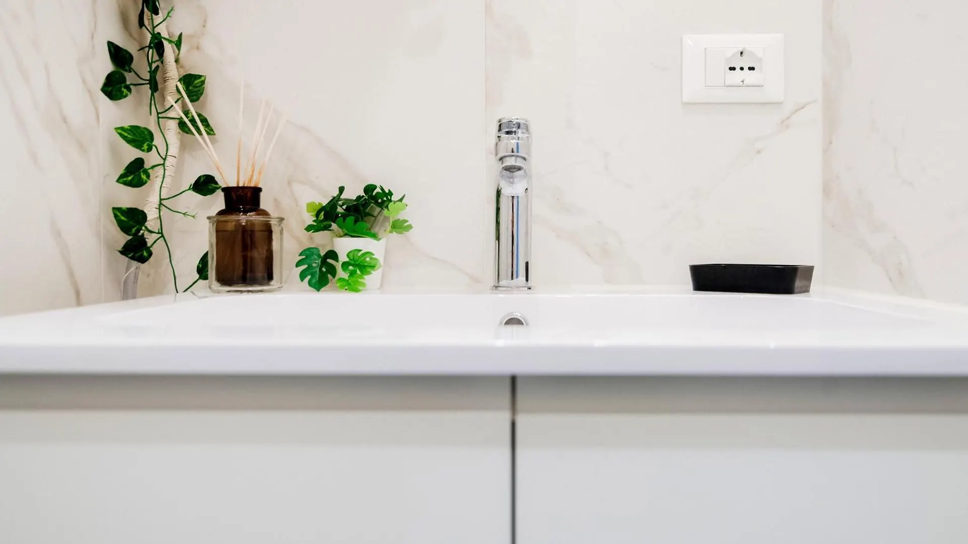 S&O Apartment - By Myhomeincomo Italy
