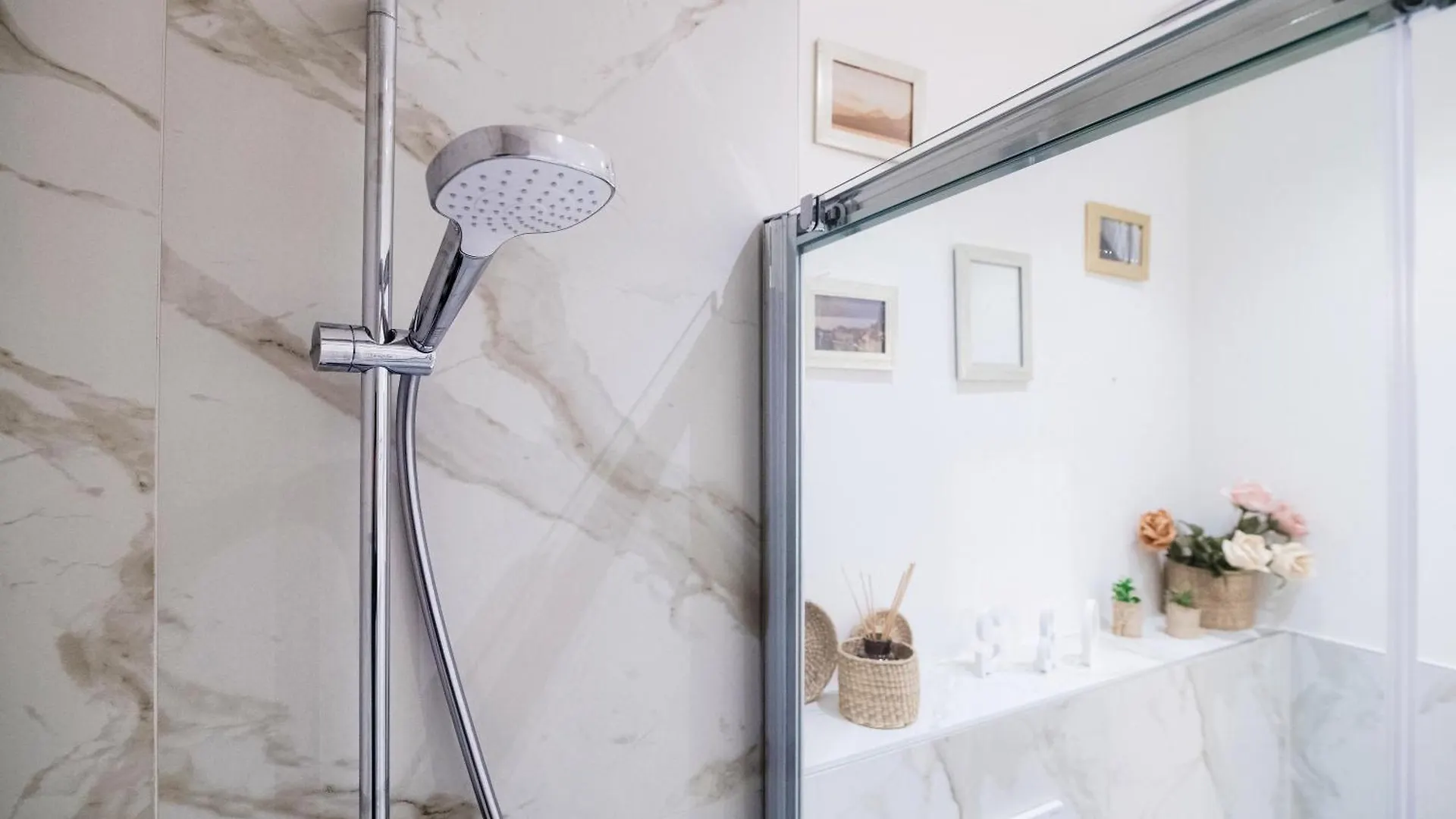 S&O Apartment - By Myhomeincomo  Como