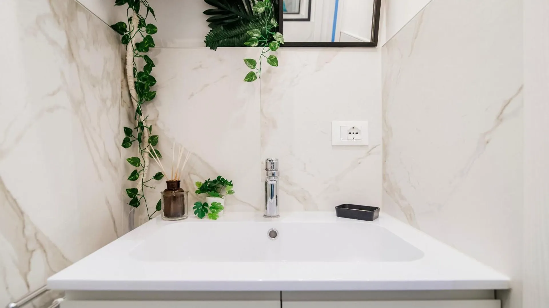 S&O Apartment - By Myhomeincomo  Como