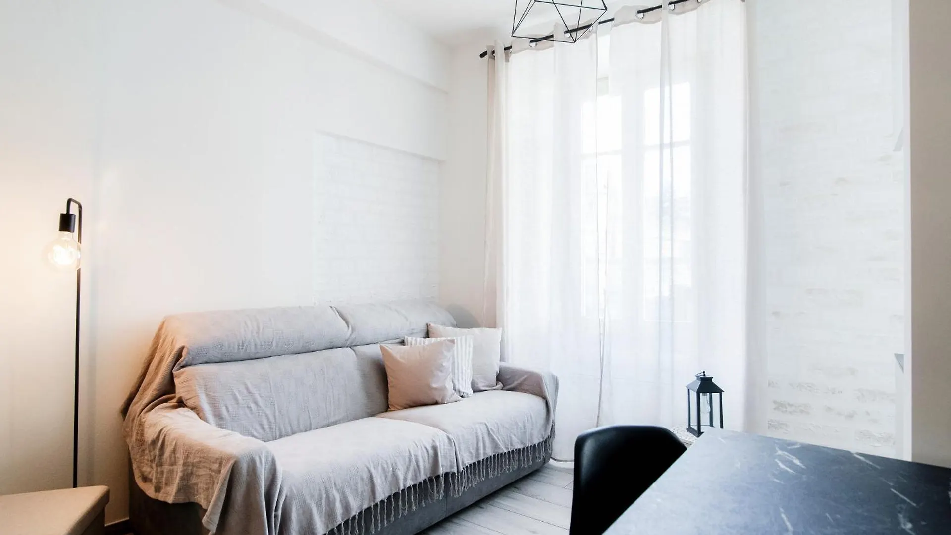 S&O Apartment - By Myhomeincomo  Como